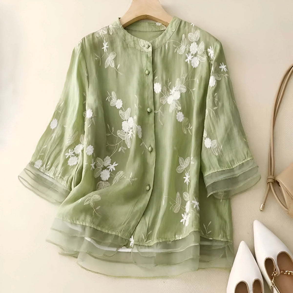 Tanzanix | Lös blus med broderade blommor