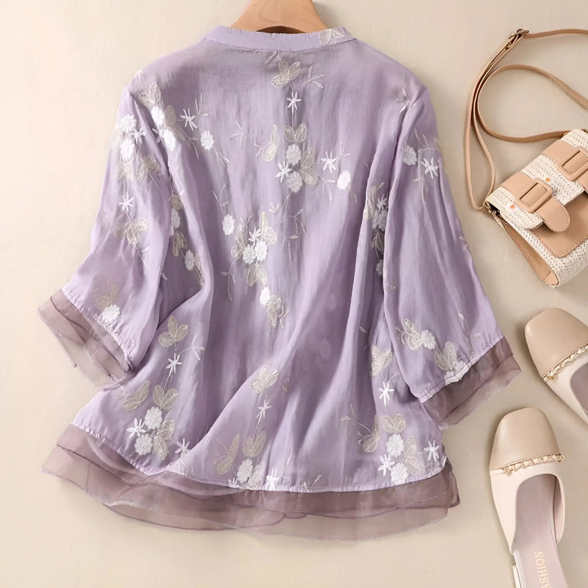 Tanzanix | Lös blus med broderade blommor
