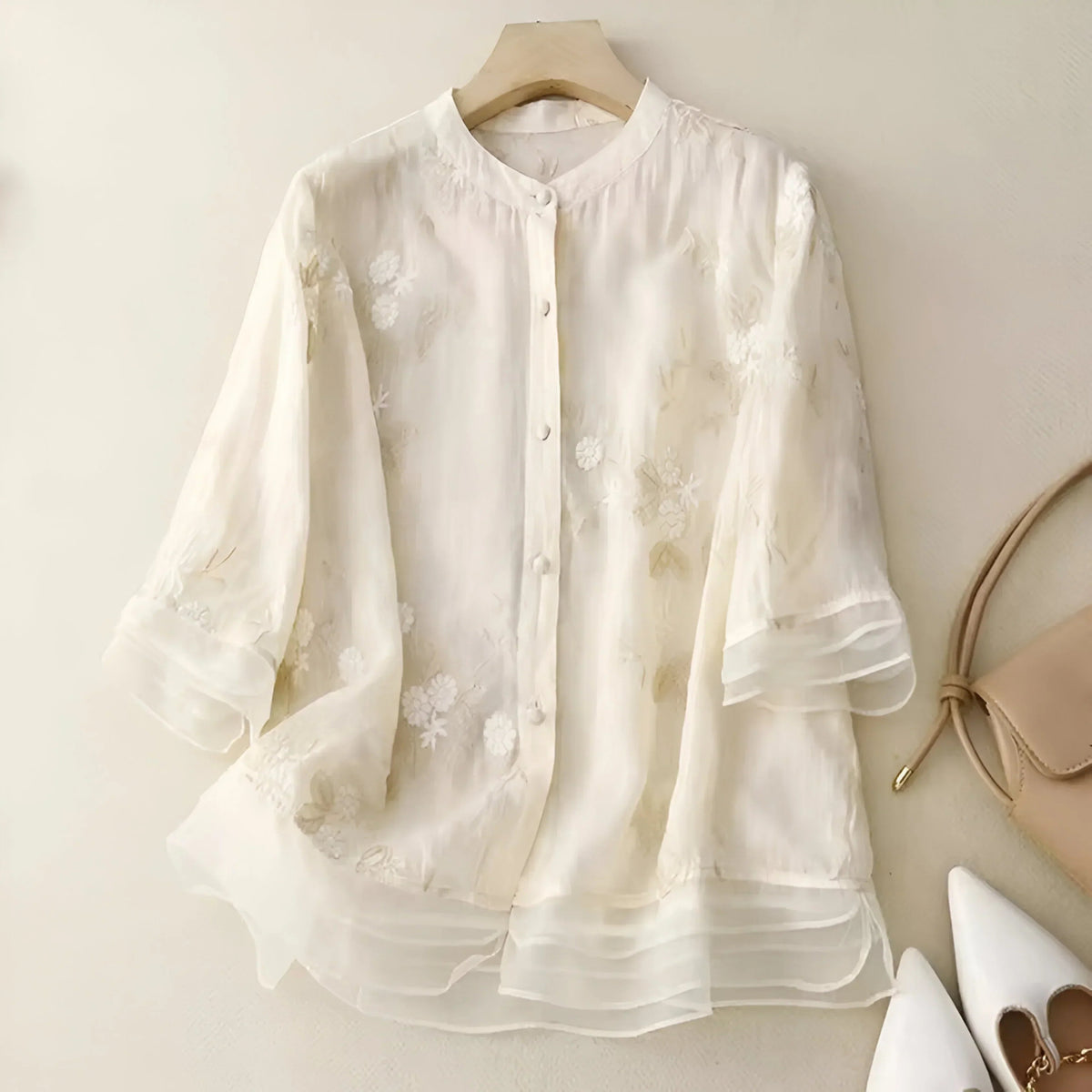 Tanzanix | Lös blus med broderade blommor