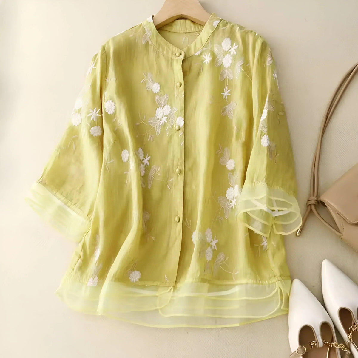 Tanzanix | Lös blus med broderade blommor